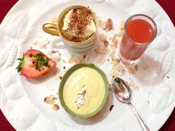 Variation von Creme anglaise mit Erdbeermark und Espressoparfait - Rezept