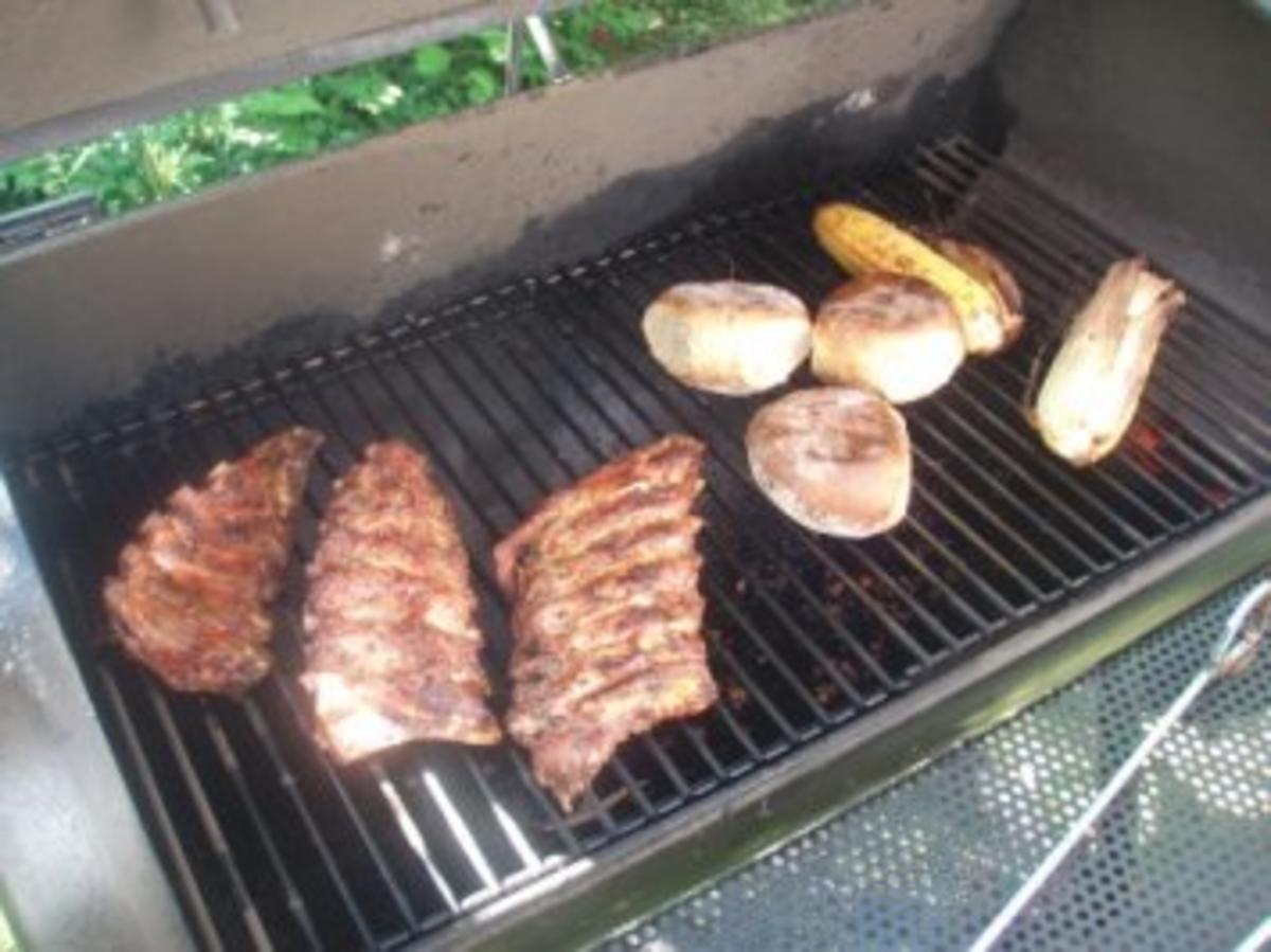 Spare Ribs vom Grill (Smookey) Zuckermais und Salat - Rezept