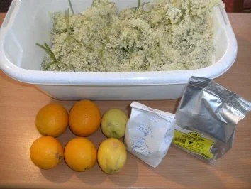 Rezept: Getränk: Holunderblüten-Sirup Bild Nr. 2 Getränk: Holunderblüten-Sirup - Rezept - Bild Nr. 2