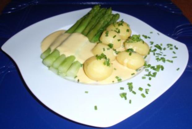 Grüner Spargel mit Butterkartoffeln und Soße Hollandaise - Rezept ...