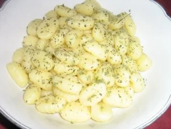 Rezept: Lachsfilet mariniert an Gnocchies mit Zitronen Paprikasoße Bild Nr. 6 Lachsfilet mariniert an Gnocchies mit Zitronen Paprikasoße - Rezept - Bild Nr. 6