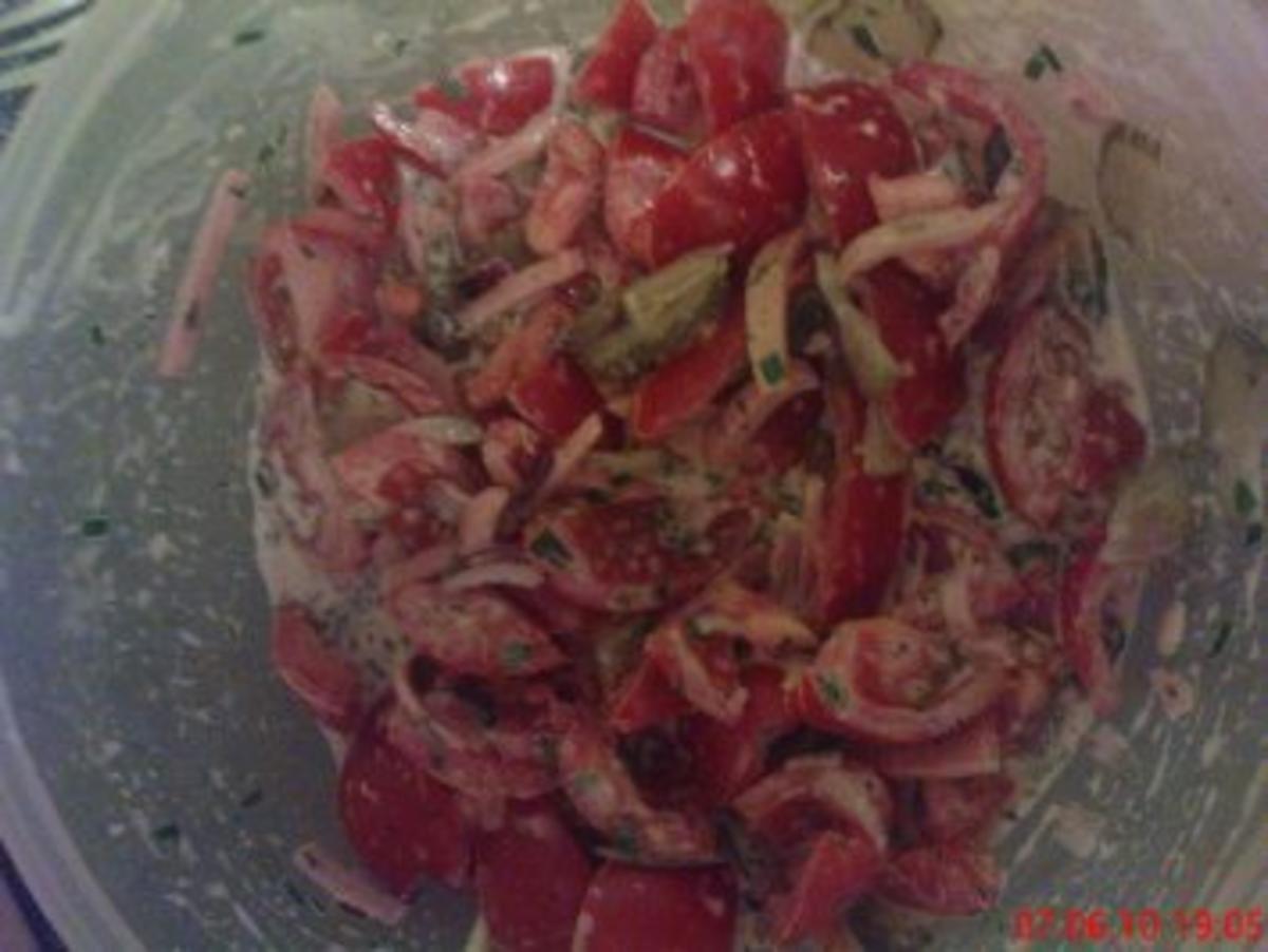 Tomatensalat mit Fleischsalat - Rezept