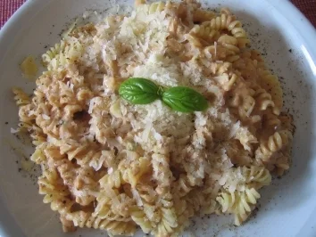 Rezept: Fusilli in Thunfisch-Sahne-Soße Fusilli in Thunfisch-Sahne-Soße - Rezept