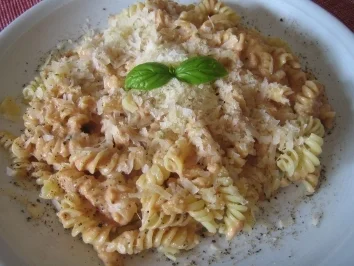 Rezept: Fusilli in Thunfisch-Sahne-Soße Fusilli in Thunfisch-Sahne-Soße - Rezept