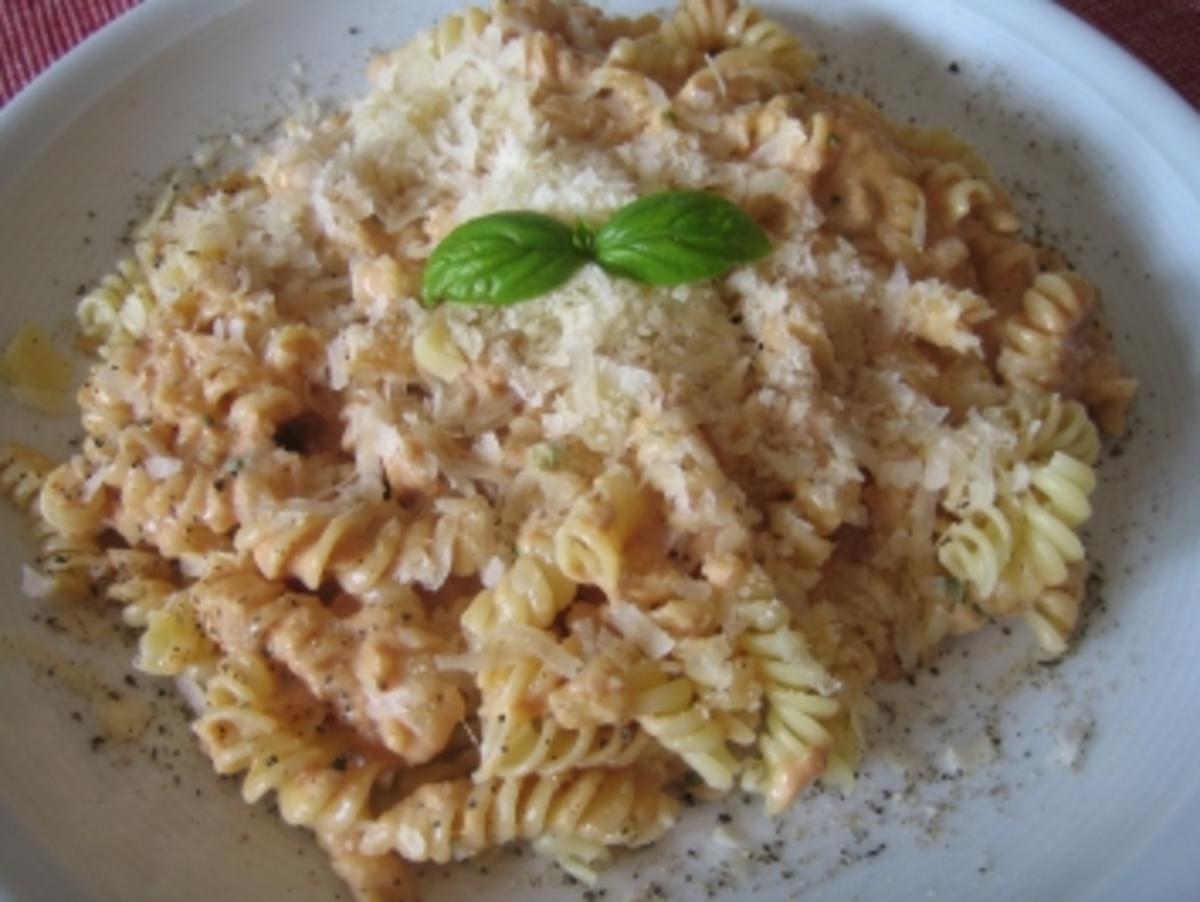 Bilder für Fusilli in Thunfisch-Sahne-Soße - Rezept