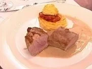 Schweinefilet auf Rahmsoße mit Spritzkartoffeln und Paprikagemüse - Rezept