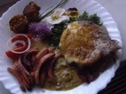 Camembert an Kräutersalat...gebacken - Rezept