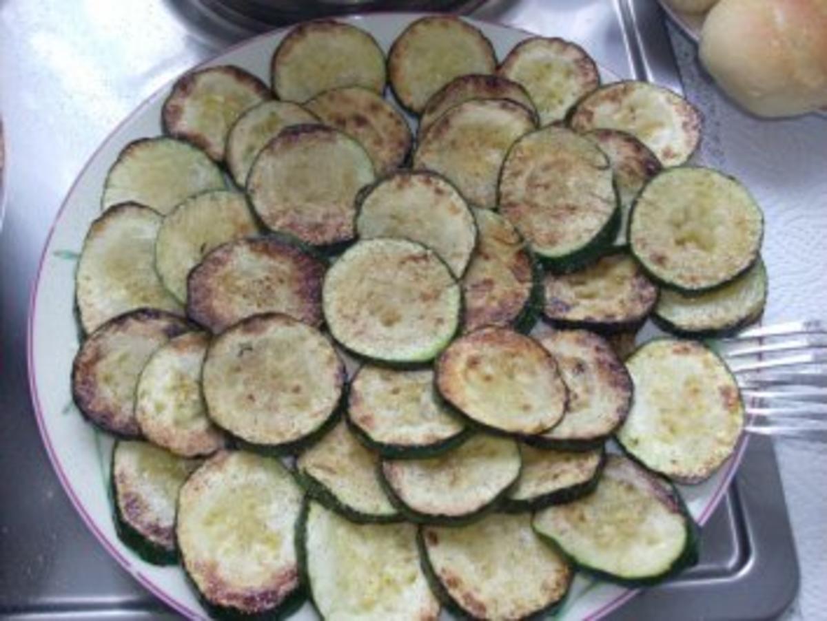 gebratene Zucchini mit Spargel und Melissen-Pesto - Rezept - Bild Nr. 2
