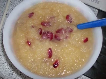 Rezept: Reibeplätzchen mit Apfel-Cranberrie-Kompott Bild Nr. 2 Reibeplätzchen mit Apfel-Cranberrie-Kompott - Rezept - Bild Nr. 2