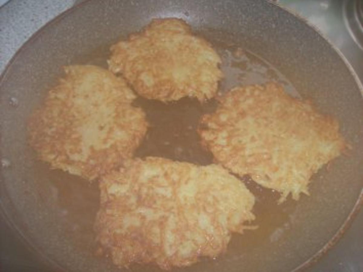 Reibeplätzchen mit Apfel Cranberrie Kompott - schnell & einfach - von ... Reibeplätzchen mit Apfel Cranberrie Kompott - schnell & einfach - von ...