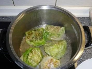 Rezept: Rouladen vom Spitzkohl mit Hackfleisch und Kasselerwürfeln Bild Nr. 19 Rouladen vom Spitzkohl mit Hackfleisch und Kasselerwürfeln - Rezept - Bild Nr. 19