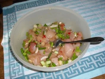 Rezept: Wok-Pfanne mit Knobi-Hähnchen, Möhren, Chinakohl, Frühlingszwiebel und Cocktailtomaten Bild Nr. 3 Wok-Pfanne mit Knobi-Hähnchen, Möhren, Chinakohl, Frühlingszwiebel und Cocktailtomaten - Rezept - Bild Nr. 3