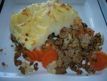 Hackfleisch mit Karotten unter der Kartoffelhaube - Rezept