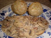 Vollkornsemmelknödel mit Champignonrahmsauce - Rezept