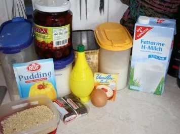 Kirschen auf Vanillie-Schoko-Puddingkissen in Mandelteigbett - Rezept - Bild Nr. 2