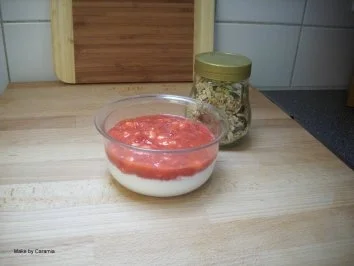 Rezept: Hausgemachtes Müsli mit Erdbeer-Bananen-Püree und Joghurt Bild Nr. 2 Hausgemachtes Müsli mit Erdbeer-Bananen-Püree und Joghurt - Rezept - Bild Nr. 2