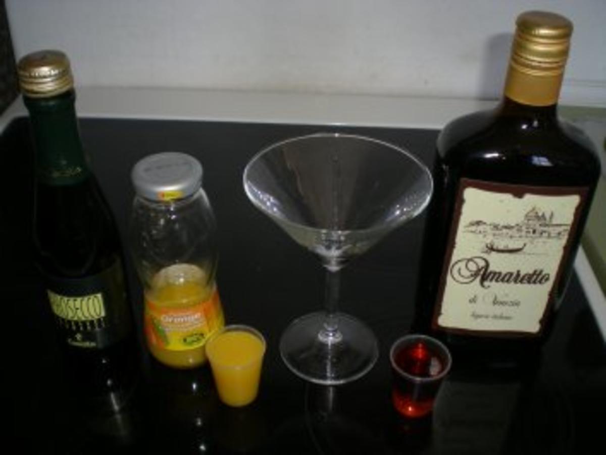 Drinks & Cocktails: Prosecco flirtet mit Amaretto - Rezept - Bild Nr. 2