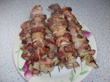 deftige Schaschlikspieße mit fruchtigem Joghurt-Eisberg-Salat - Rezept - Bild Nr. 4