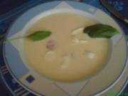 Helle Tomaten Basilikum-Cremesuppe mit Babymozzarella - Rezept