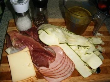 Rezept: Zuccini-Fleisch- Röllchen Bild Nr. 2 Zuccini-Fleisch- Röllchen - Rezept - Bild Nr. 2