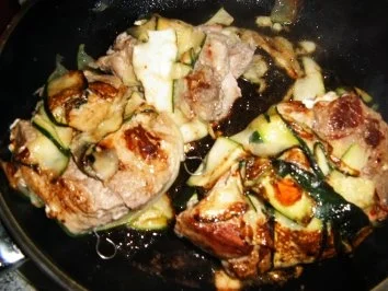 Rezept: Zuccini-Fleisch- Röllchen Bild Nr. 6 Zuccini-Fleisch- Röllchen - Rezept - Bild Nr. 6