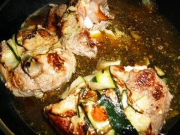 Rezept: Zuccini-Fleisch- Röllchen Bild Nr. 7 Zuccini-Fleisch- Röllchen - Rezept - Bild Nr. 7