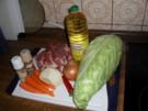 Spitzkohl mit Schweinenacken, Karotten, Sellerie und Zwiebeln - Rezept