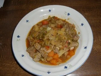 Rezept: Spitzkohl mit Schweinenacken, Karotten, Sellerie und Zwiebeln Bild Nr. 5 Spitzkohl mit Schweinenacken, Karotten, Sellerie und Zwiebeln - Rezept - Bild Nr. 5