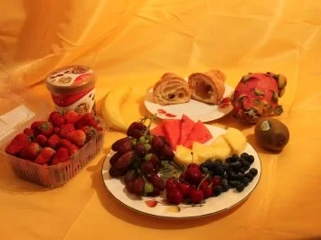 Früchtetraum aus Croissant an Moccaeis auf Erdbeer Ananaskreis - Rezept - Bild Nr. 2