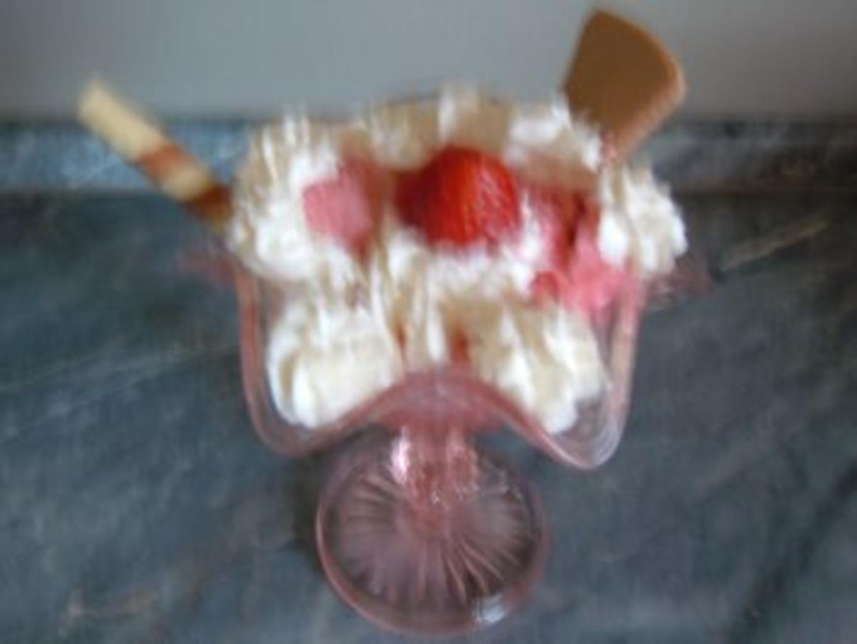 Eis-Erdbeer-Joghurt - Rezept