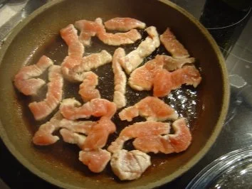 Rezept: Geschnetzeltes mit Lauchzwiebeln und Kräuter-Butter-Reis Bild Nr. 3 Geschnetzeltes mit Lauchzwiebeln und Kräuter-Butter-Reis - Rezept - Bild Nr. 3