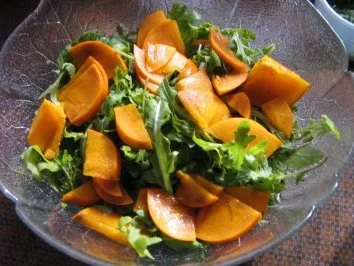 Ruccolasalat mit Sharonfrucht und Radieschen - Rezept - Bild Nr. 3