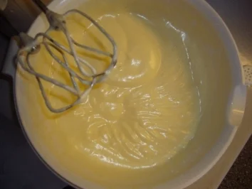 Kikis Biskuitrolle mit Birnen-Quark-Füllung "light" - Rezept - Bild Nr. 2