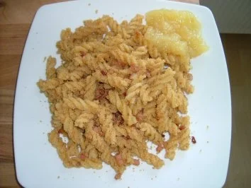 Rezept: Nudeln mit knusprigen Paniermehl und Speck Nudeln mit knusprigen Paniermehl und Speck - Rezept