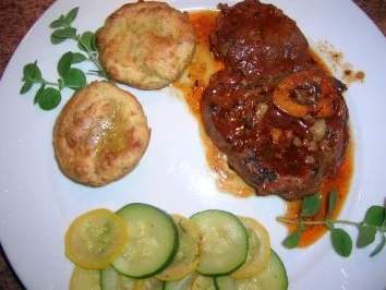 Osso buco alla Toscana mit Kartoffel-Kräuter-Muffins und Zucchinigemüse - Rezept - Bild Nr. 2