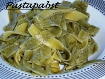 Rezept: Grüne und gelbe Bandnudeln mit Spinat -Schinkensauce Bild Nr. 3 Grüne und gelbe Bandnudeln mit Spinat -Schinkensauce - Rezept - Bild Nr. 3