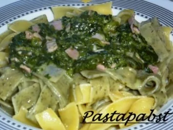 Rezept: Grüne und gelbe Bandnudeln mit Spinat -Schinkensauce Grüne und gelbe Bandnudeln mit Spinat -Schinkensauce - Rezept