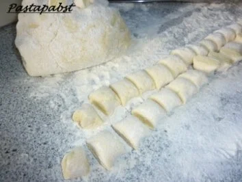 Ricottagnocchis mit Steinpilzbolognese - Rezept - Bild Nr. 6