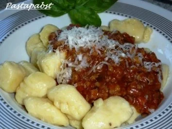 Ricottagnocchis mit Steinpilzbolognese - Rezept