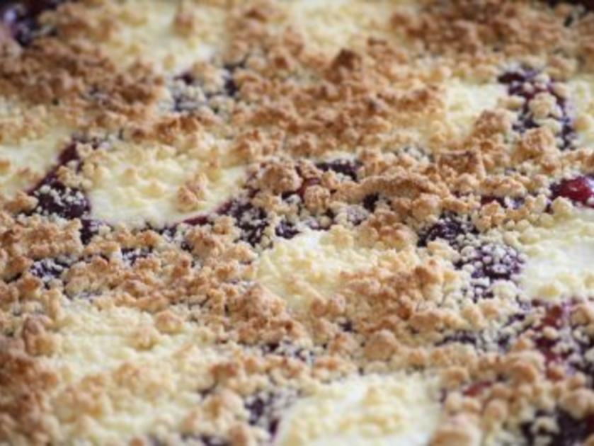 Kirschkuchen mit Marzipan-Streusel - Rezept - kochbar.de