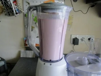 Rezept: Diätkirscheis OHNE SAHNE auf Kirschsaft/Kirschweinspiegel Bild Nr. 2 Diätkirscheis OHNE SAHNE auf Kirschsaft/Kirschweinspiegel - Rezept - Bild Nr. 2