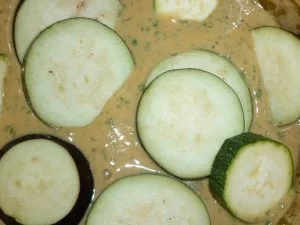 Scharfes Hähnchen aus dem Steinbackofen mit Gemüse im Ingwer-Salbeimantel - Rezept - Bild Nr. 6