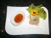 Vietnamesische Frühlingsröllchen in Salatblättern an zweierlei Dips - Rezept