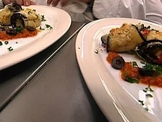 Auberginenröllchen mit zweierlei Soße - Rezept