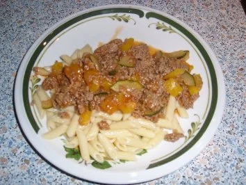 Rezept: Penne mit Paprika-Zucchini-Hack-Soße Bild Nr. 5 Penne mit Paprika-Zucchini-Hack-Soße - Rezept - Bild Nr. 5