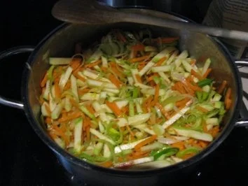 Fischfilet Müllerin Art an Gemüse-Bandnudeln - Rezept - Bild Nr. 3