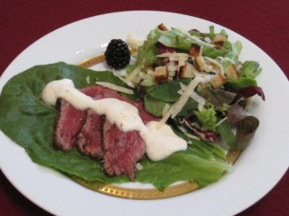 Gebratenes Rindercarpaccio mit Frühlingssalaten und Parmesan - schnell ... Gebratenes Rindercarpaccio mit Frühlingssalaten und Parmesan - schnell ...