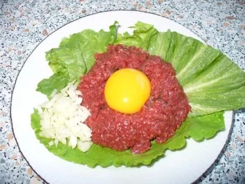 Tatar mit Beilagen - Rezept