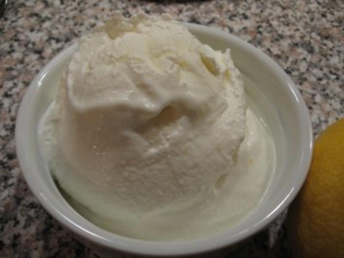 Buttermilch-Zitronen-Eis - Rezept - Bild Nr. 3