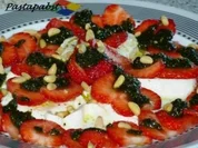 Erdbeercarpaccio mit Minzpesto - Rezept